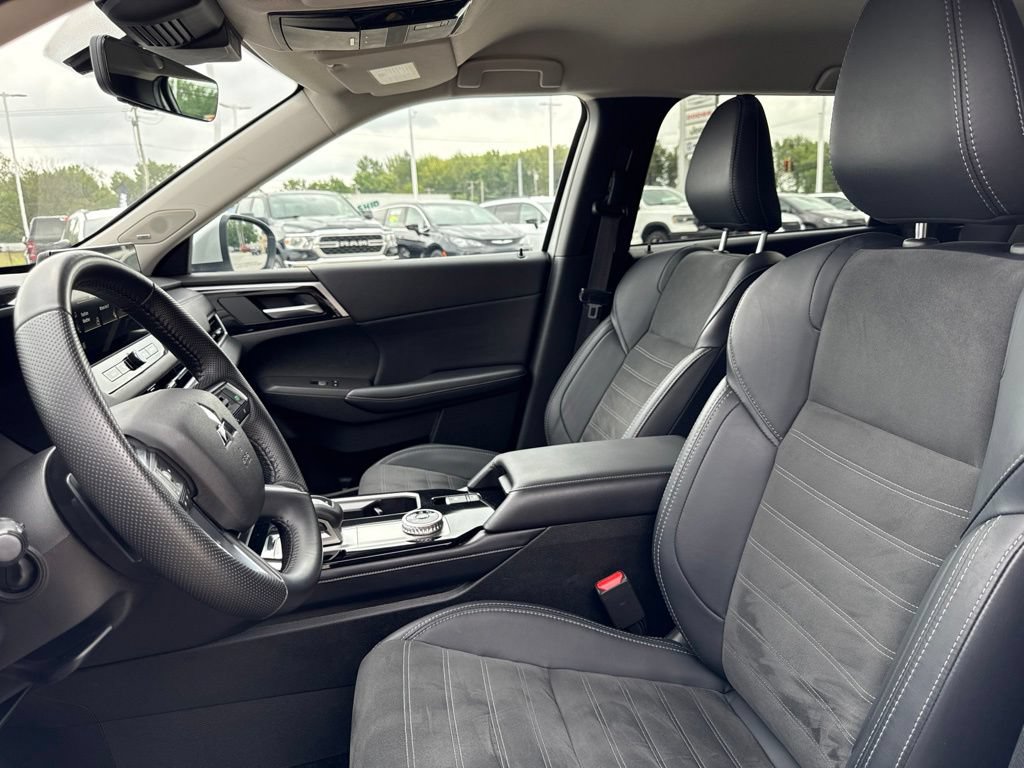 Used 2025 Mitsubishi Outlander SE AWD/4WD image 39