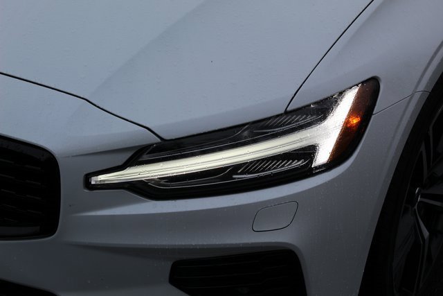 Certified 2022 Volvo S60 T8 R-Design image 10