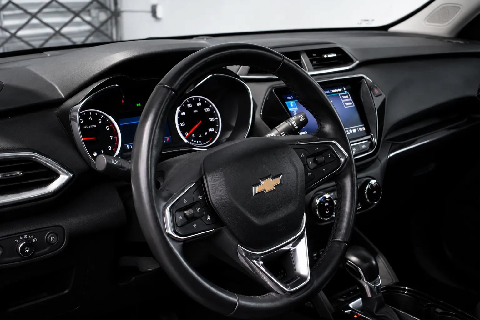 Used 2023 Chevrolet TrailBlazer LT w/ Sun and Liftgate Package AWD/4WD image 16