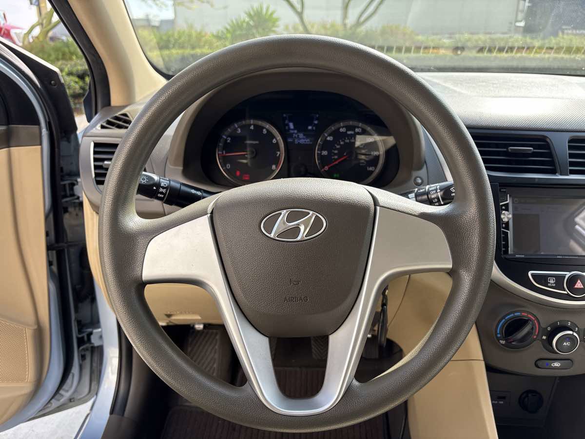 Used 2013 Hyundai Accent GLS FWD image 21