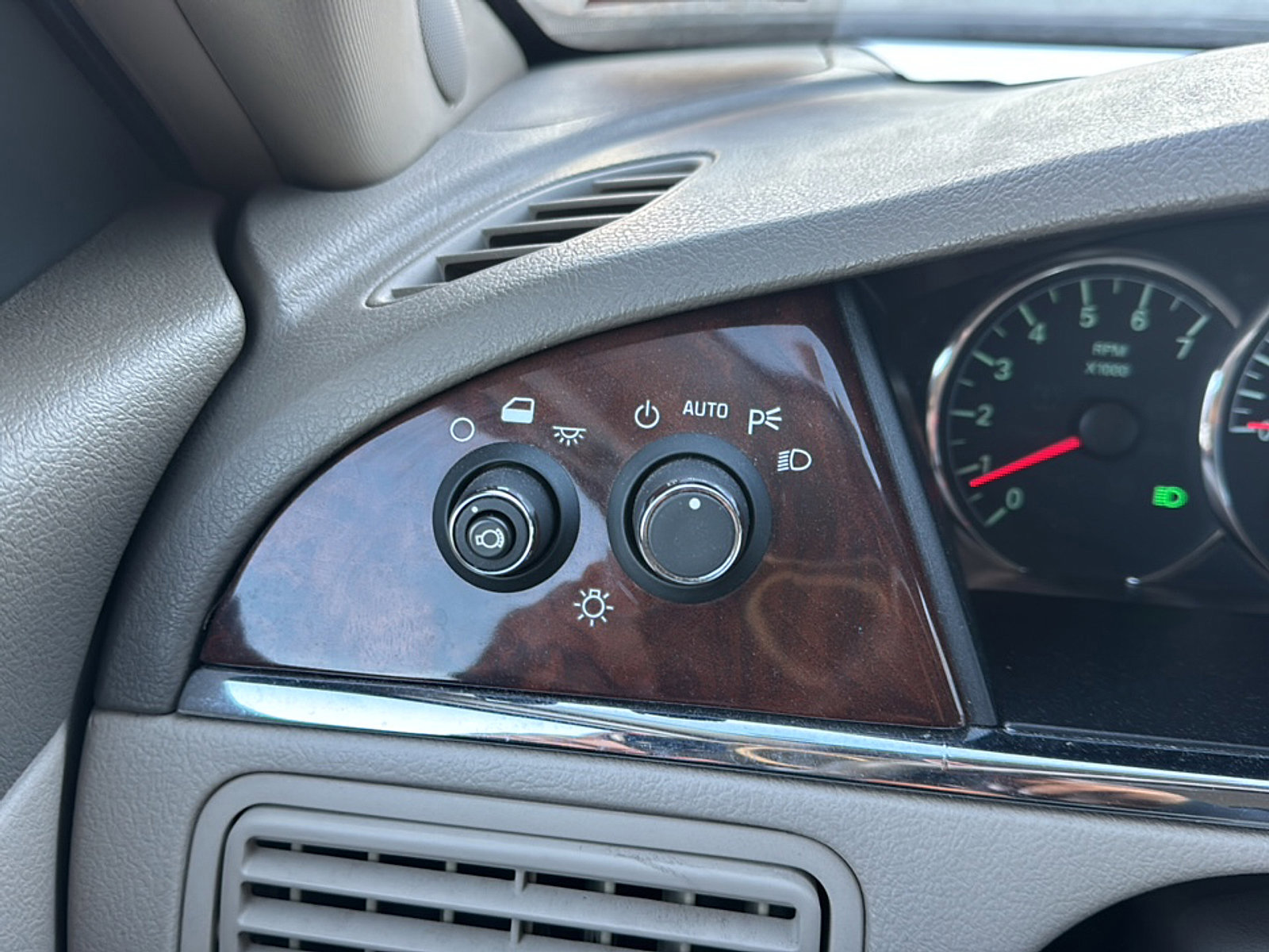 Used 2007 Buick LaCrosse CX w/ Chrome Enhancement Package image 24