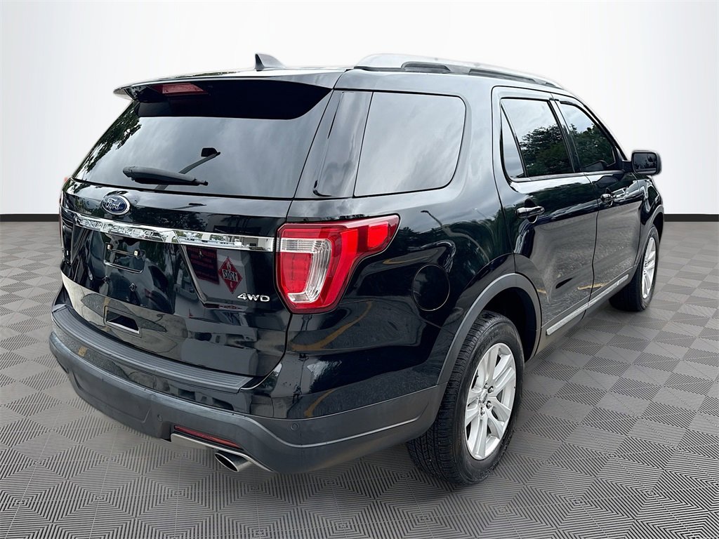 Used 2018 Ford Explorer XLT image 8