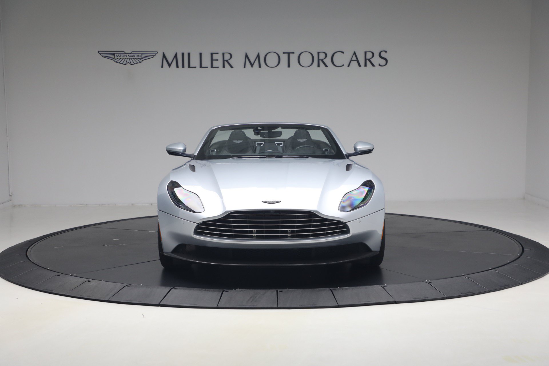 Used 2019 Aston Martin DB11 Volante RWD image 12