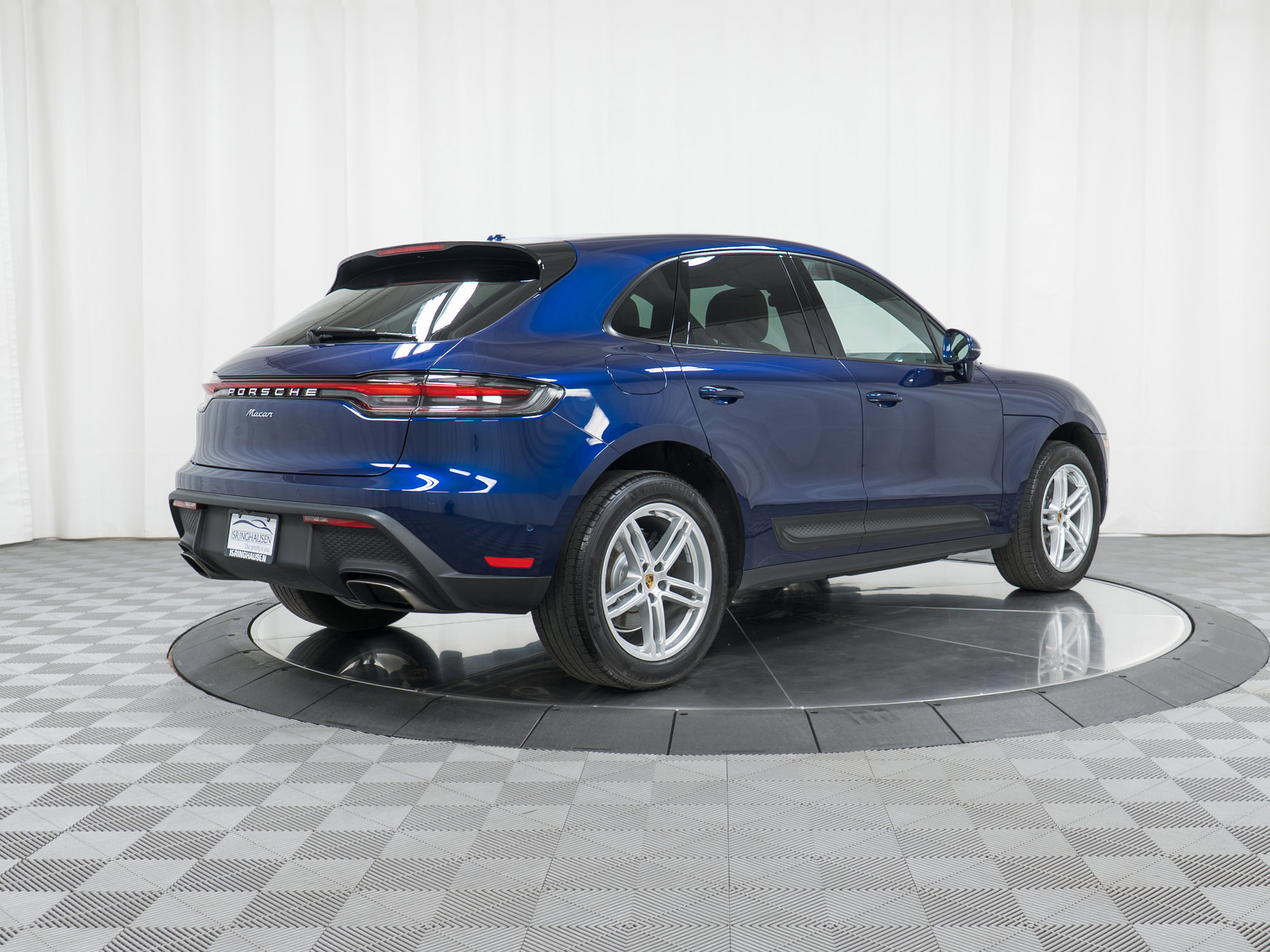 Certified 2022 Porsche Macan image 9