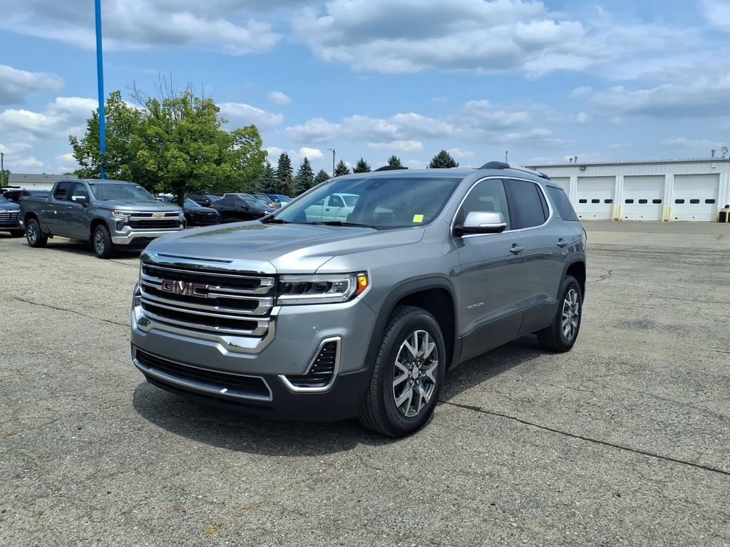 Used 2023 GMC Acadia SLE w/ Driver Convenience Package FWD image 3