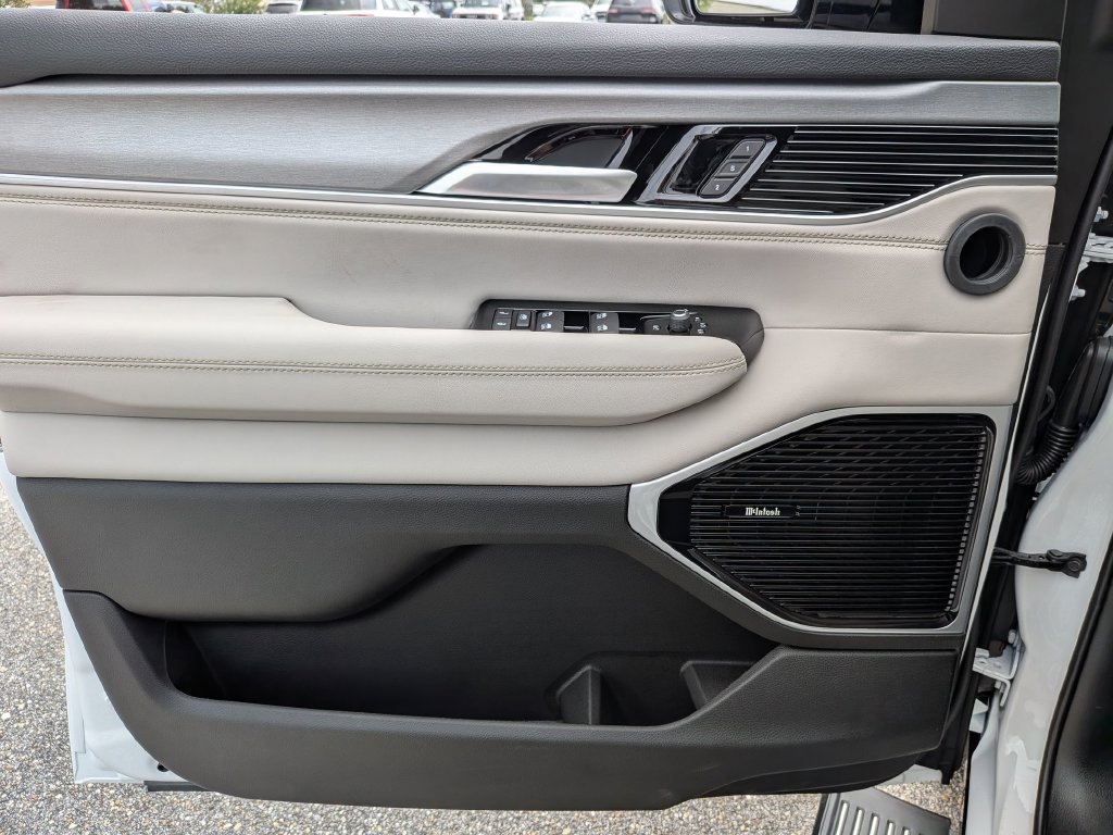 New 2026 Jeep Grand Wagoneer Limited AWD/4WD image 33