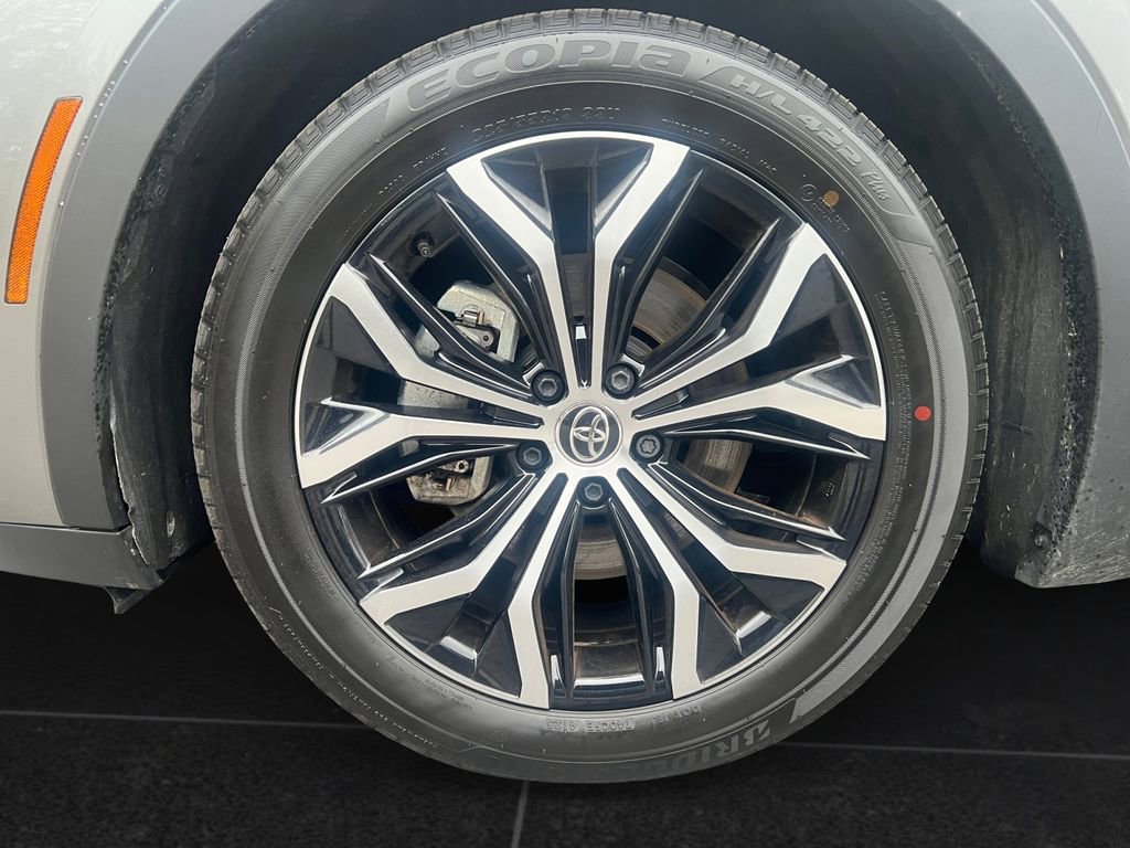 Used 2026 Toyota Crown XLE AWD/4WD image 9