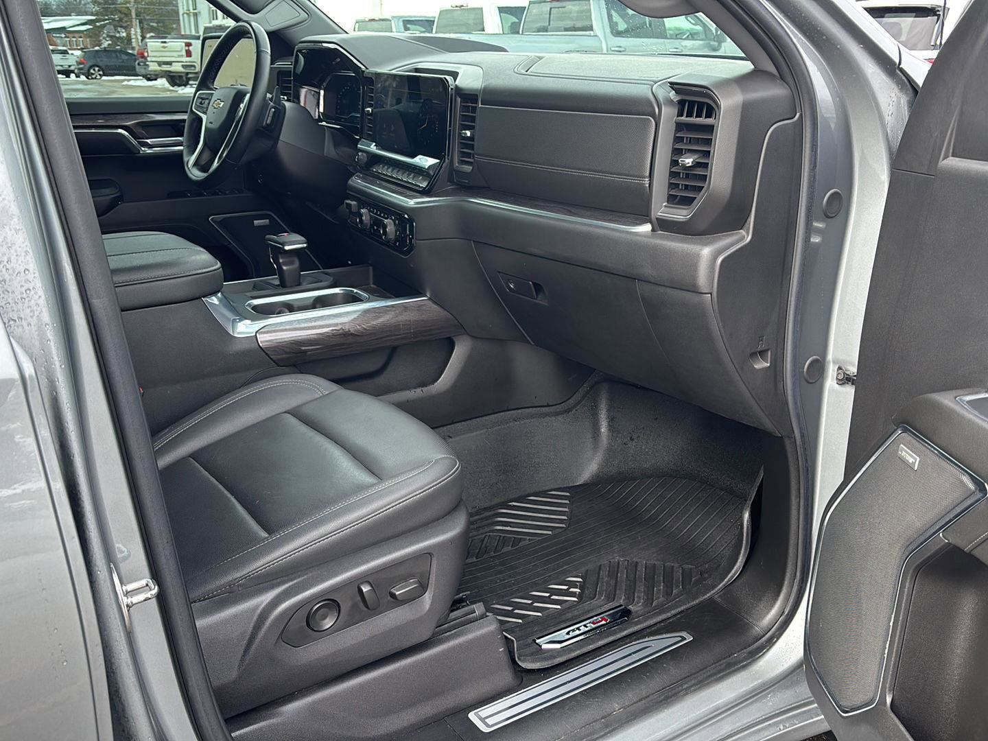 Used 2024 Chevrolet Silverado 1500 LTZ image 25