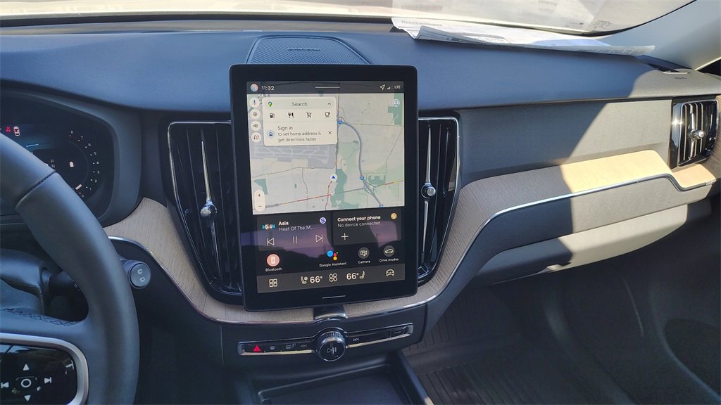 New 2026 Volvo XC60 B5 Plus w/ Climate Package image 18