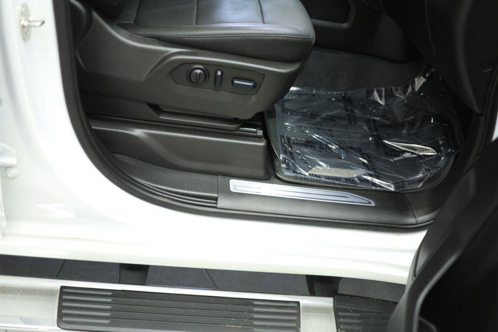 Used 2023 GMC Sierra 3500 SLT w/ SLT Convenience Package image 61