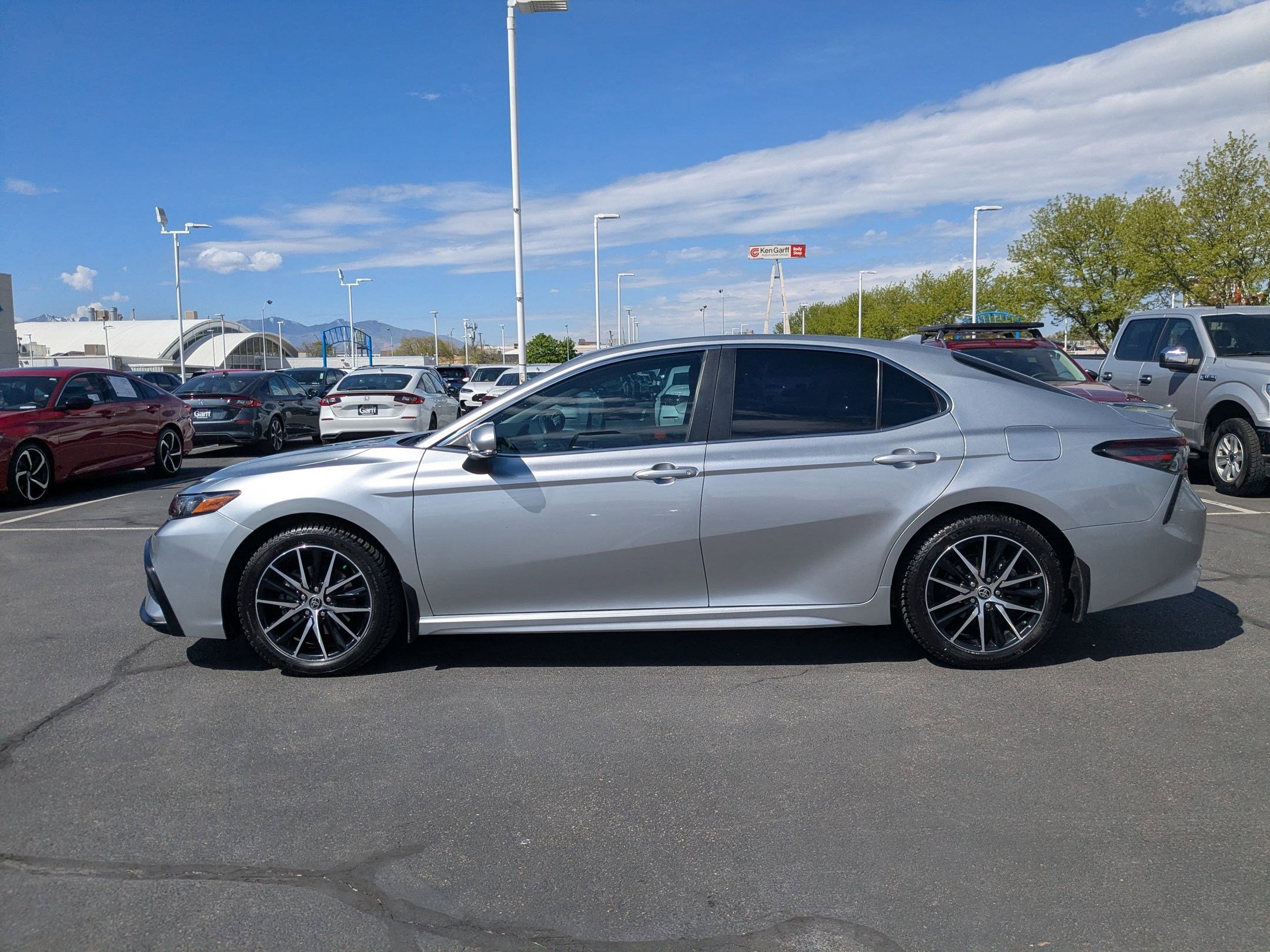 Used 2022 Toyota Camry SE w/ Audio Upgrade Package image 9