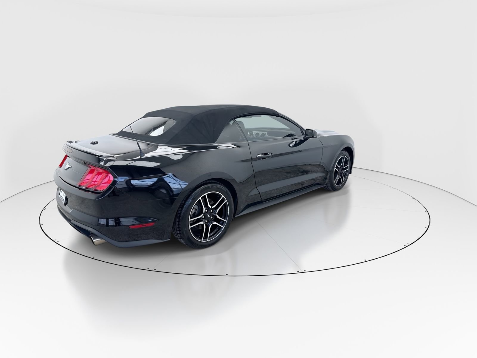 Used 2022 Ford Mustang Premium RWD image 8