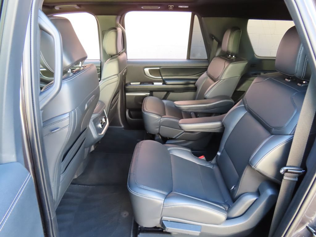 Used 2025 Ford Expedition Max Platinum w/ Stealth Appearance Package AWD/4WD image 30