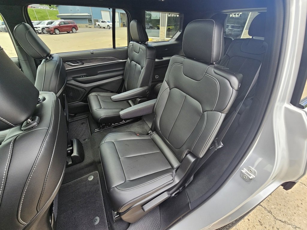 New 2025 Jeep Grand Cherokee L Limited w/ Luxury Tech Group II image 30