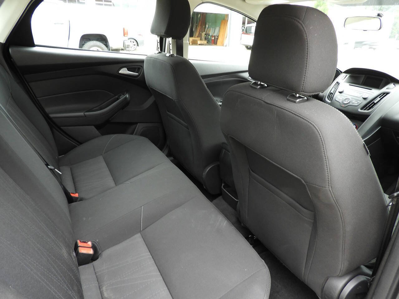 Used 2017 Ford Focus SE FWD image 27