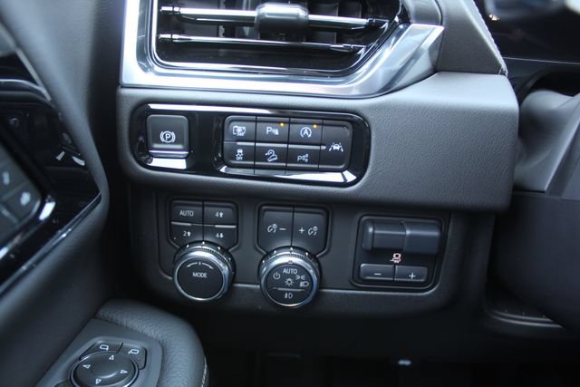 Used 2025 GMC Yukon Denali w/ Denali Reserve Package AWD/4WD image 29
