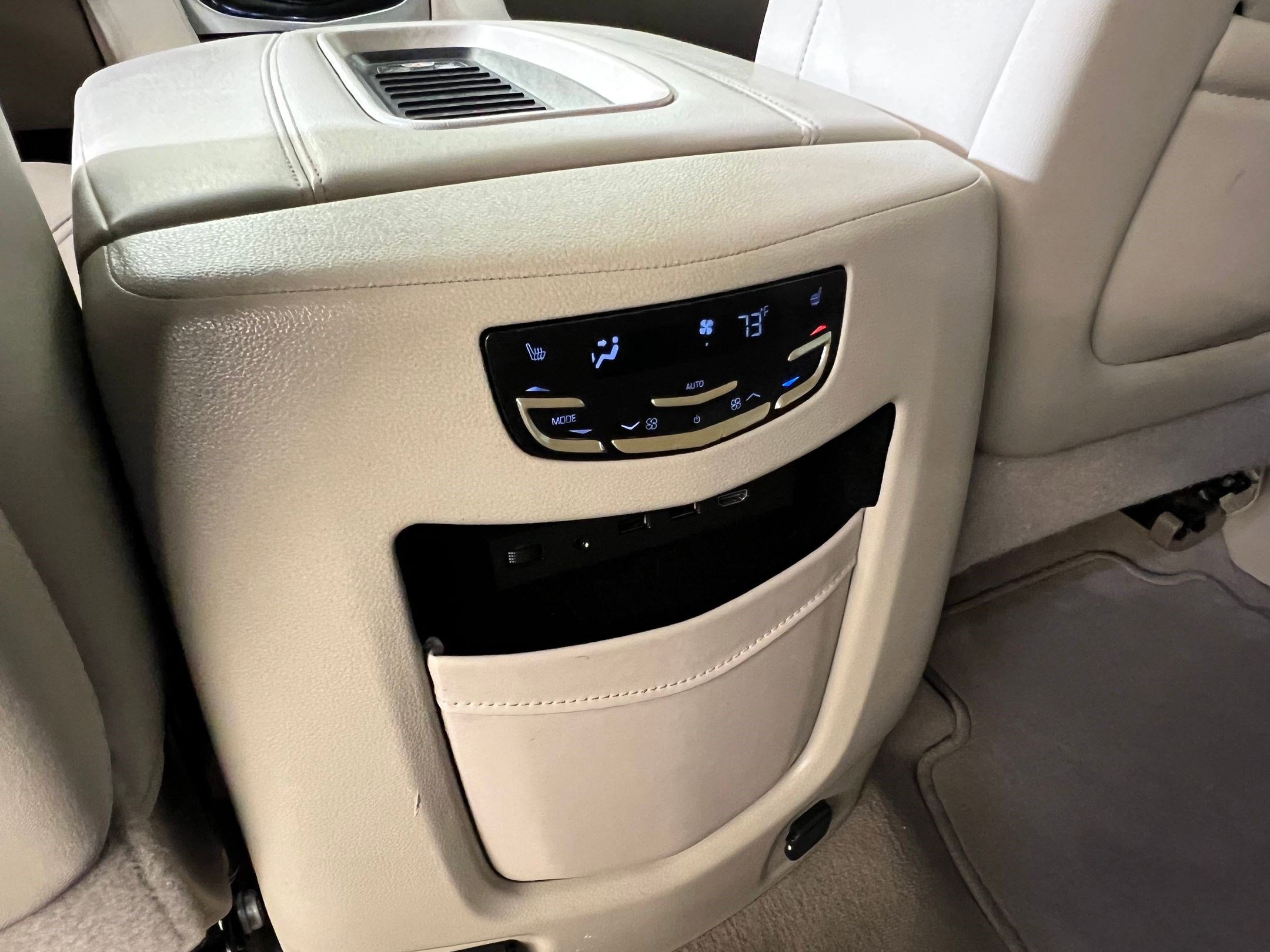 Used 2018 Cadillac Escalade Premium Luxury image 34