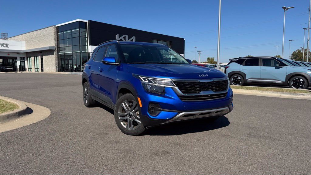 Used 2023 Kia Seltos S AWD/4WD image 2