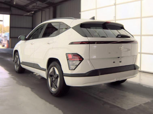 Used 2024 Hyundai Kona SEL FWD image 2