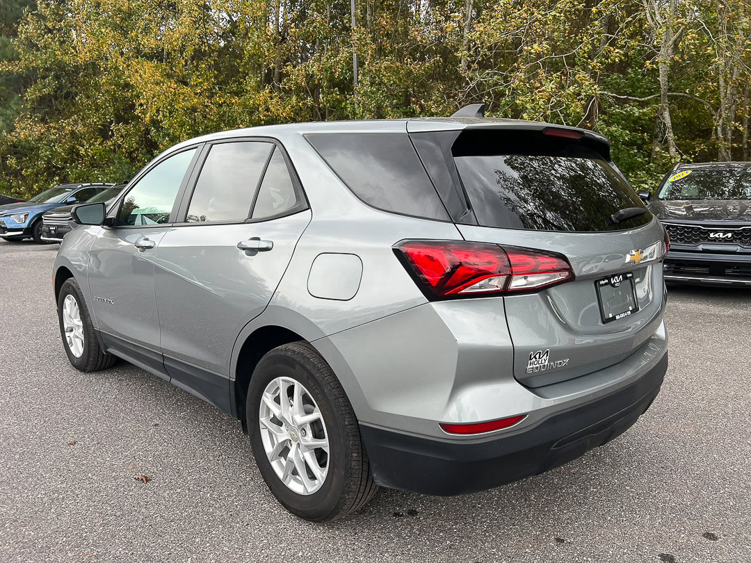 Used 2023 Chevrolet Equinox LS w/ LS Convenience Package image 3
