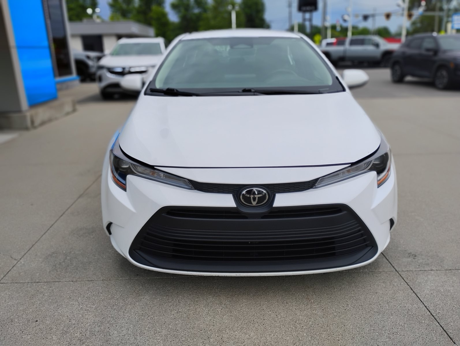 Used 2024 Toyota Corolla LE FWD image 2