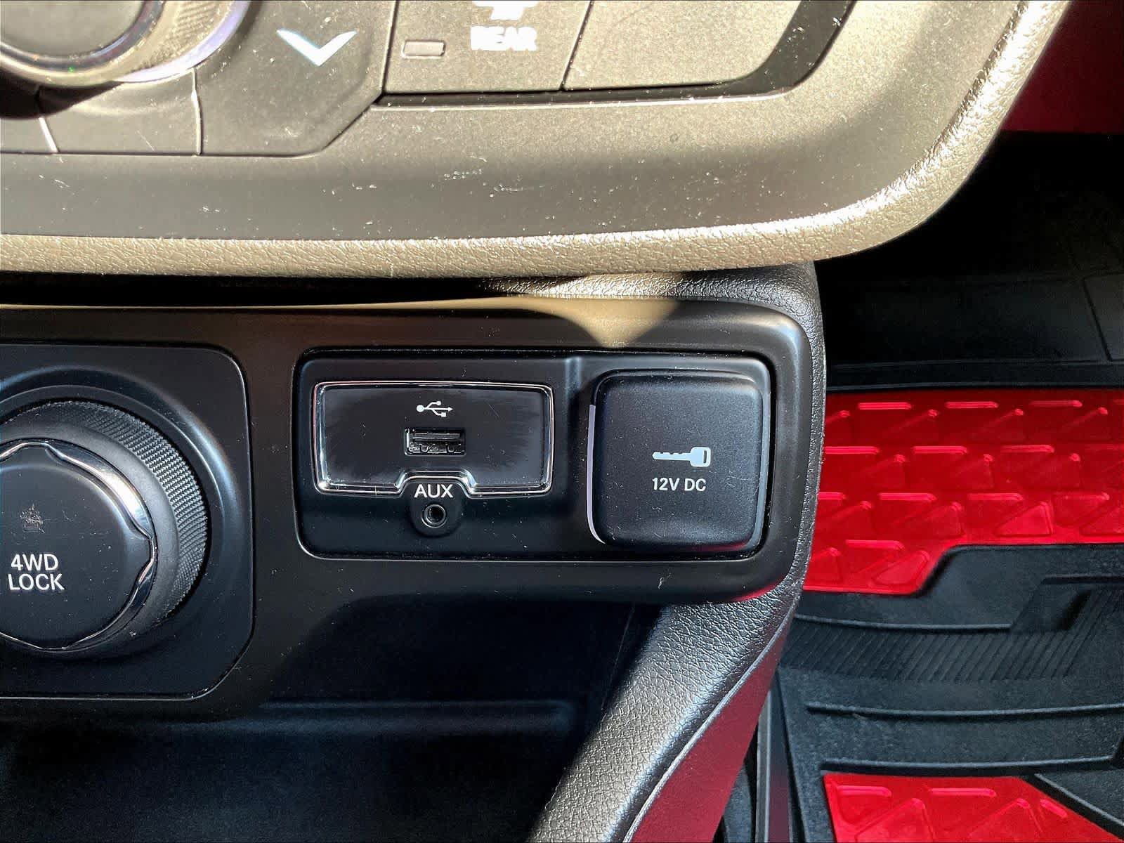 Used 2021 Jeep Renegade Latitude w/ Sun & Sound Group AWD/4WD image 37