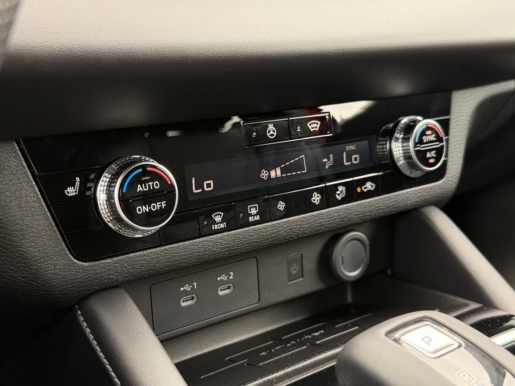 New 2026 Mitsubishi Outlander LE AWD/4WD image 10