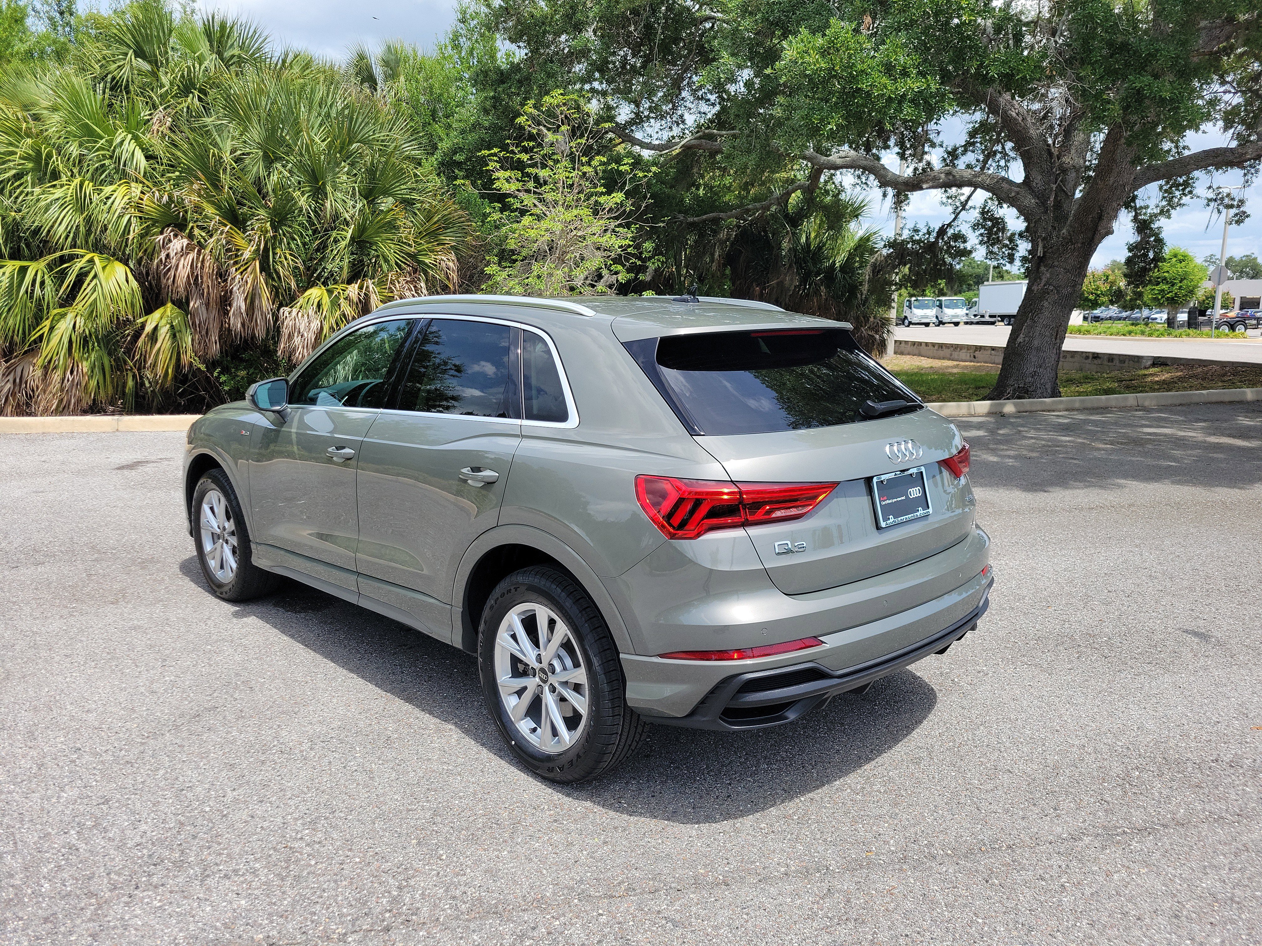 Used 2023 Audi Q3 2.0T Premium Plus w/ Premium Plus Package AWD/4WD image 6