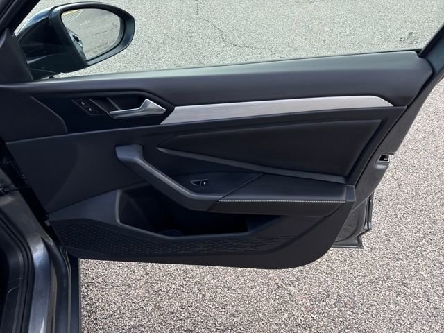 Certified 2025 Volkswagen Jetta Sport image 33