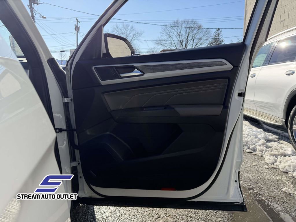 Used 2022 Volkswagen Atlas Cross Sport SE image 15