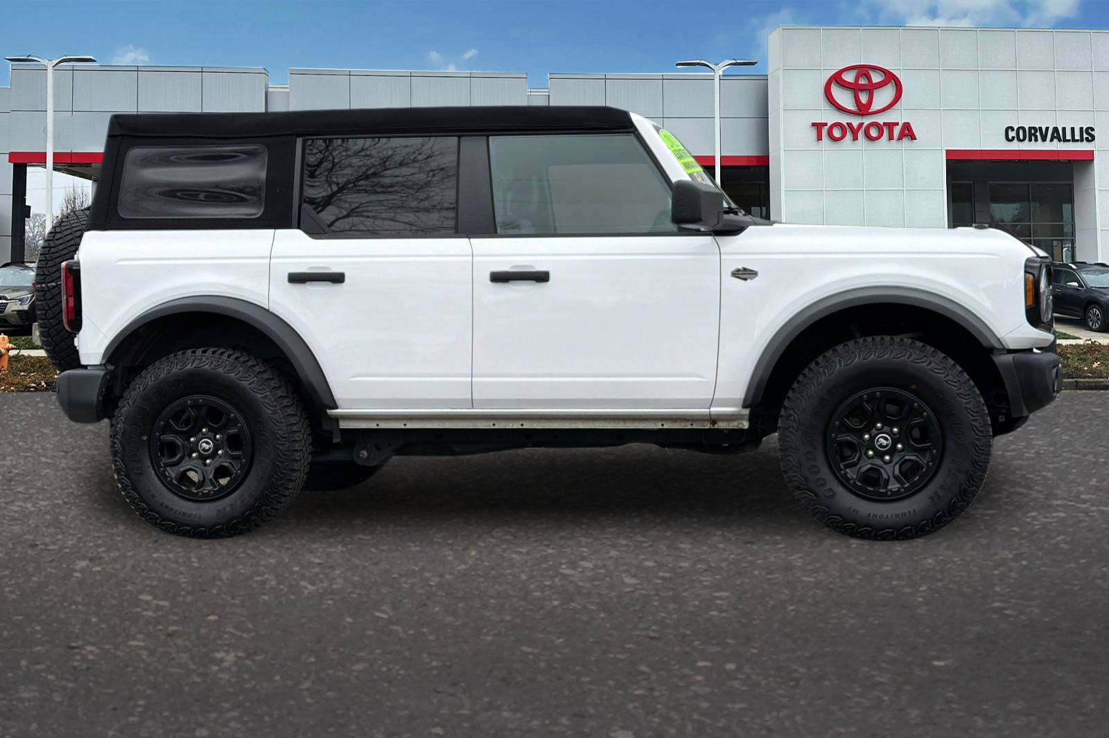 Used 2023 Ford Bronco Wildtrak image 3