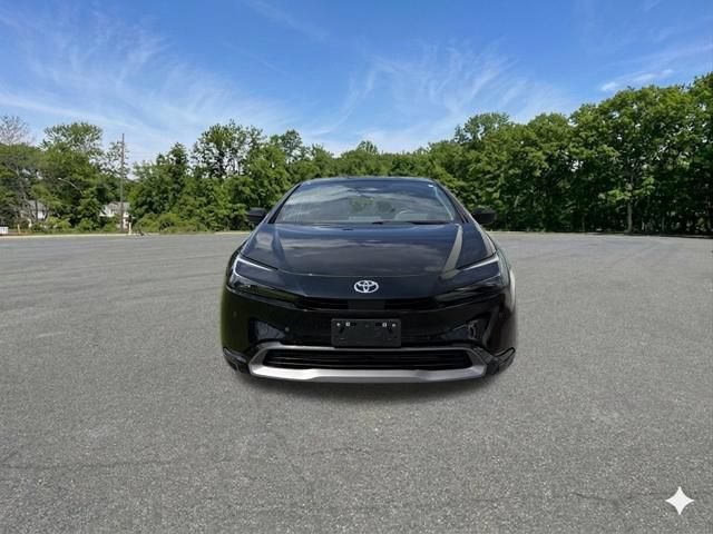 Used 2024 Toyota Prius XLE AWD/4WD image 3