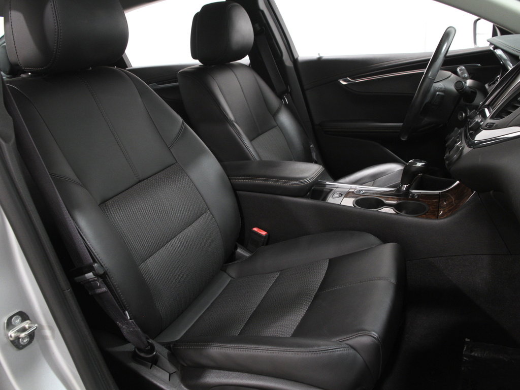 Used 2014 Chevrolet Impala LT w/ Convenience Package image 16