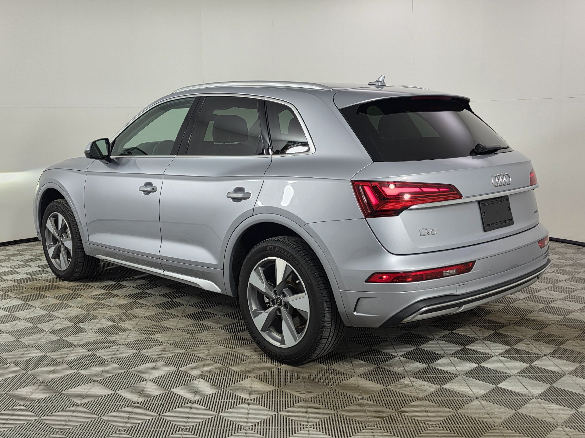 Certified 2023 Audi Q5 2.0T Premium w/ Convenience Package AWD/4WD image 42