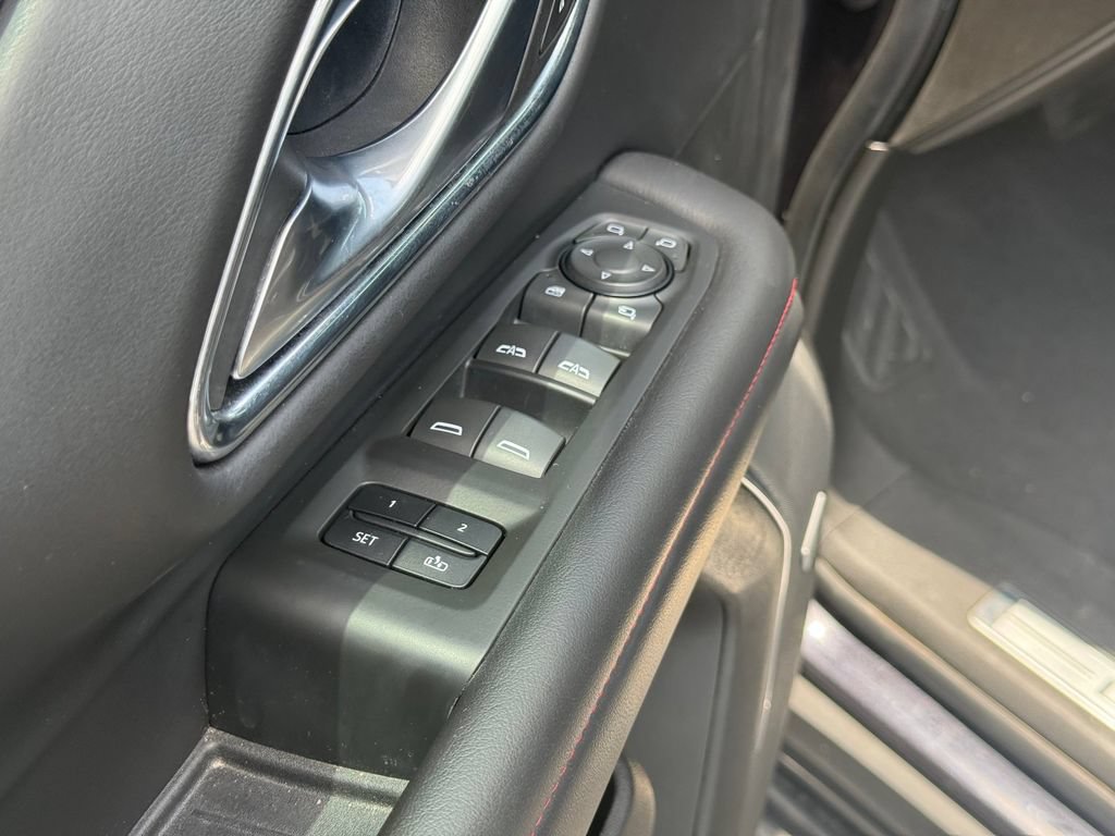 Used 2022 Chevrolet Suburban RST w/ Luxury Package RWD image 9