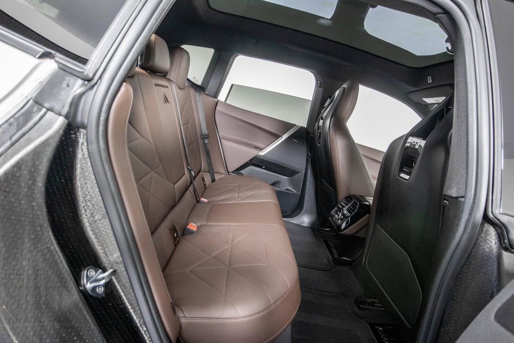 Used 2022 BMW iX xDrive50 w/ Premium Package image 11