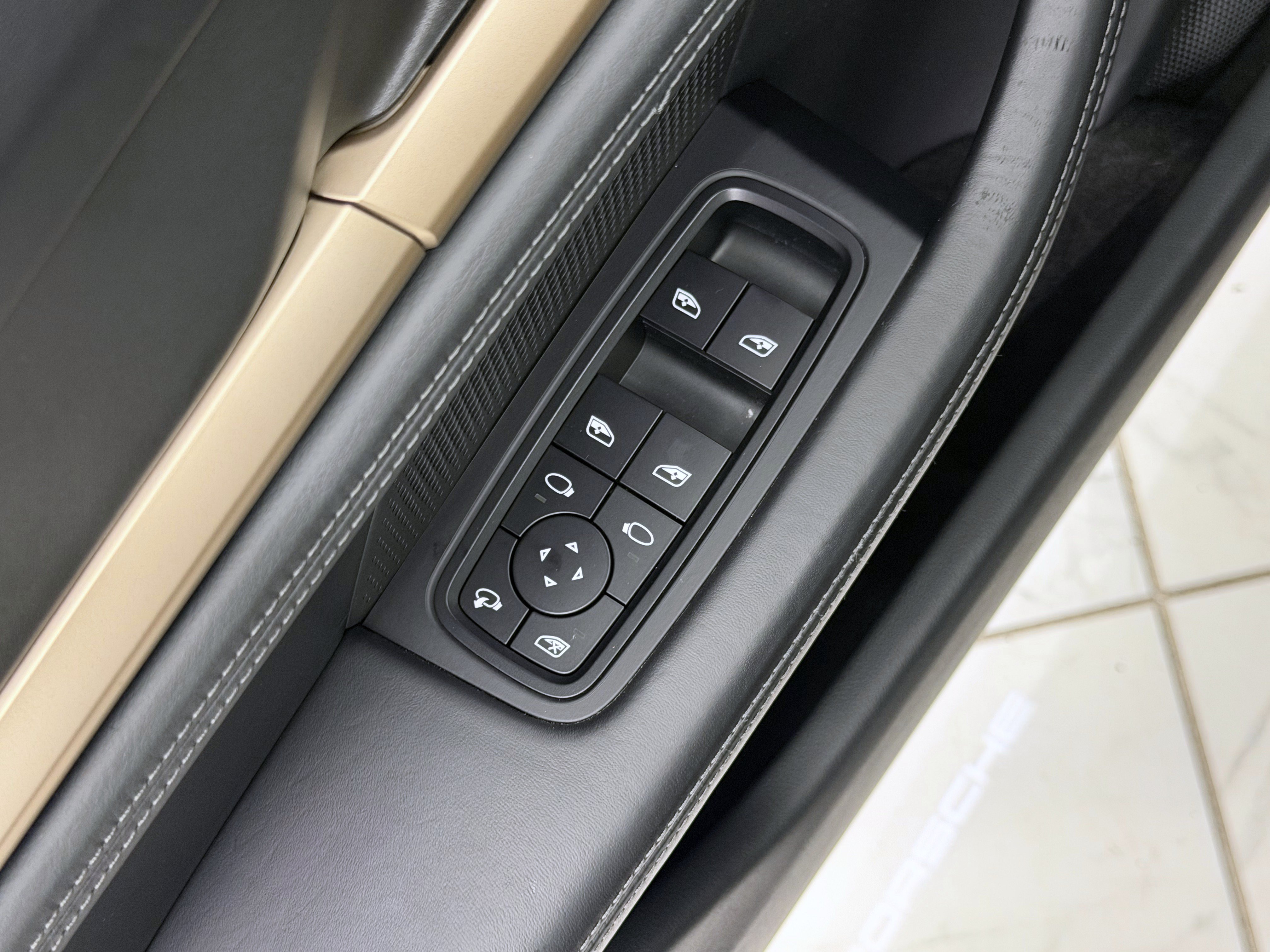 Certified 2022 Porsche Taycan Turbo AWD/4WD image 30