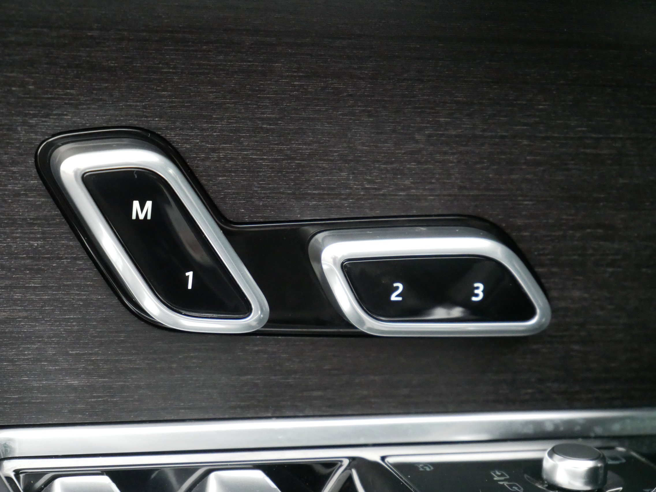 Used 2023 Land Rover Range Rover Autobiography image 15