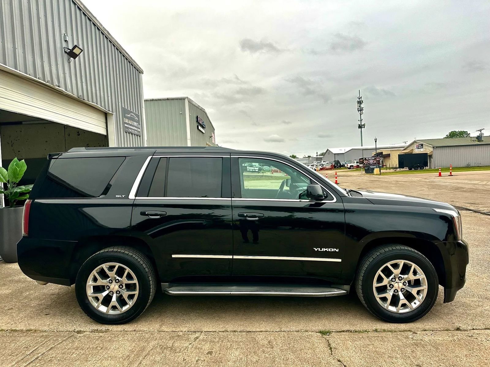 Used 2015 GMC Yukon SLT w/ Open Road Package RWD image 7