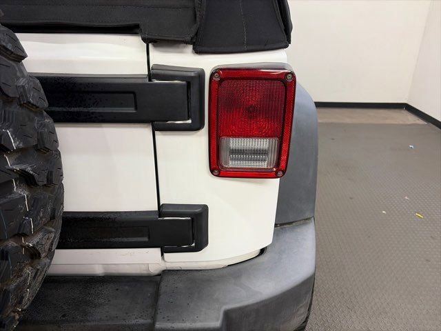 Used 2013 Jeep Wrangler Unlimited Rubicon w/ Connectivity Group image 9