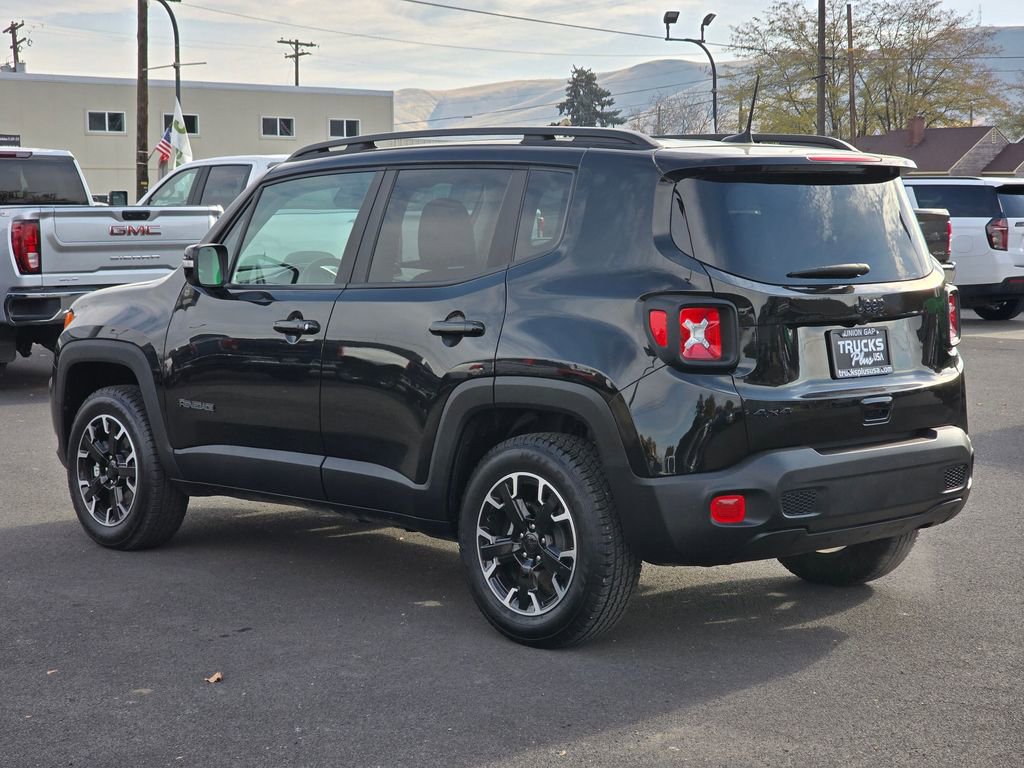 Used 2023 Jeep Renegade Latitude AWD/4WD image 3