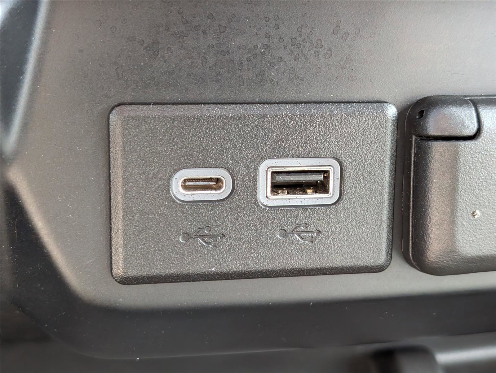 Used 2023 GMC Sierra 3500 Denali w/ Denali Ultimate Package image 26