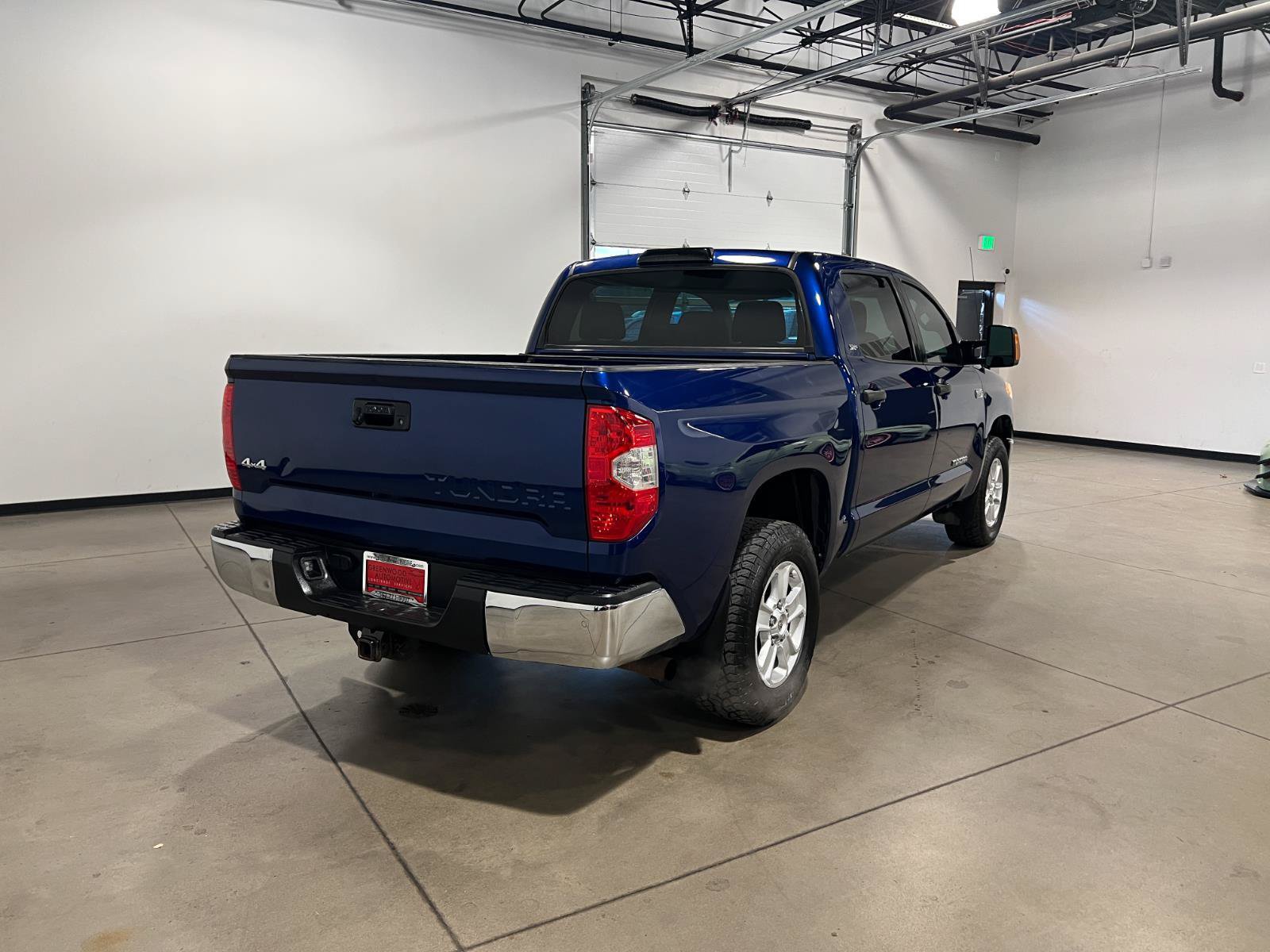 Used 2015 Toyota Tundra SR5 w/ SR5 Upgrade Package AWD/4WD image 3