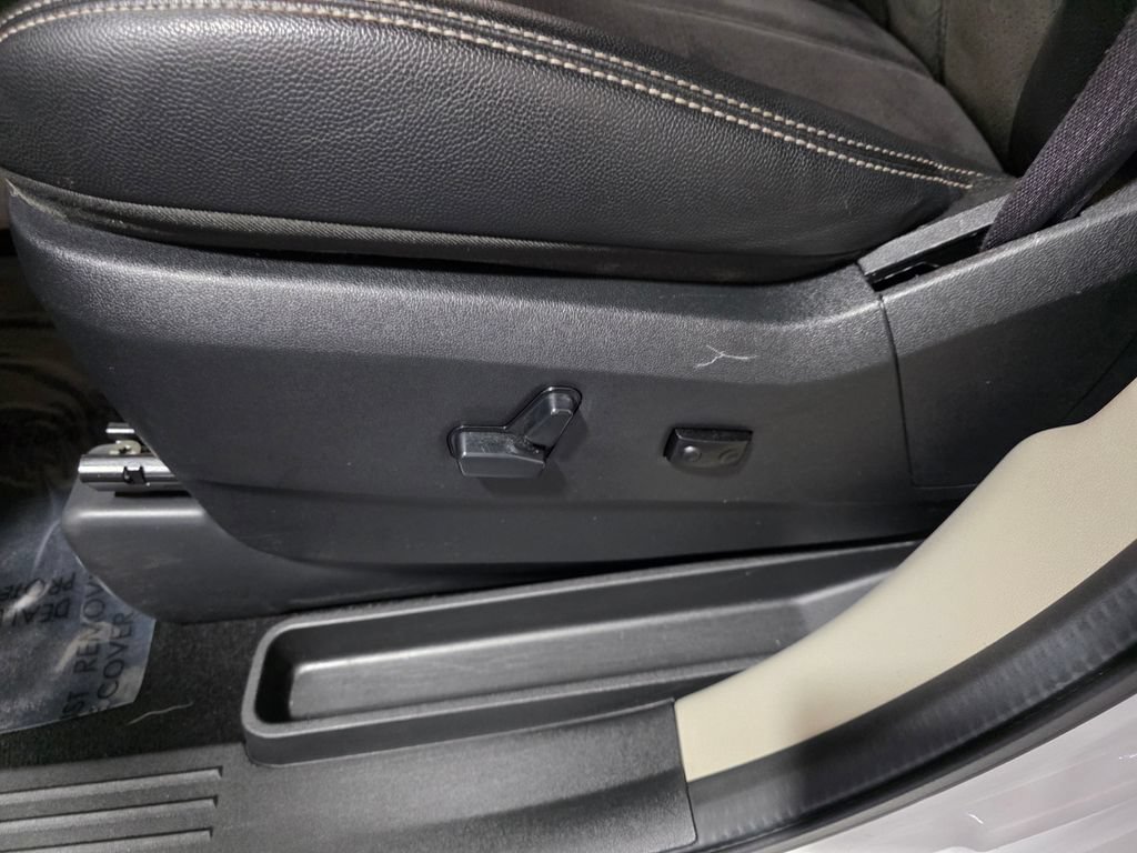 Used 2020 Dodge Grand Caravan SXT w/ Rear Park Assist Package FWD image 13