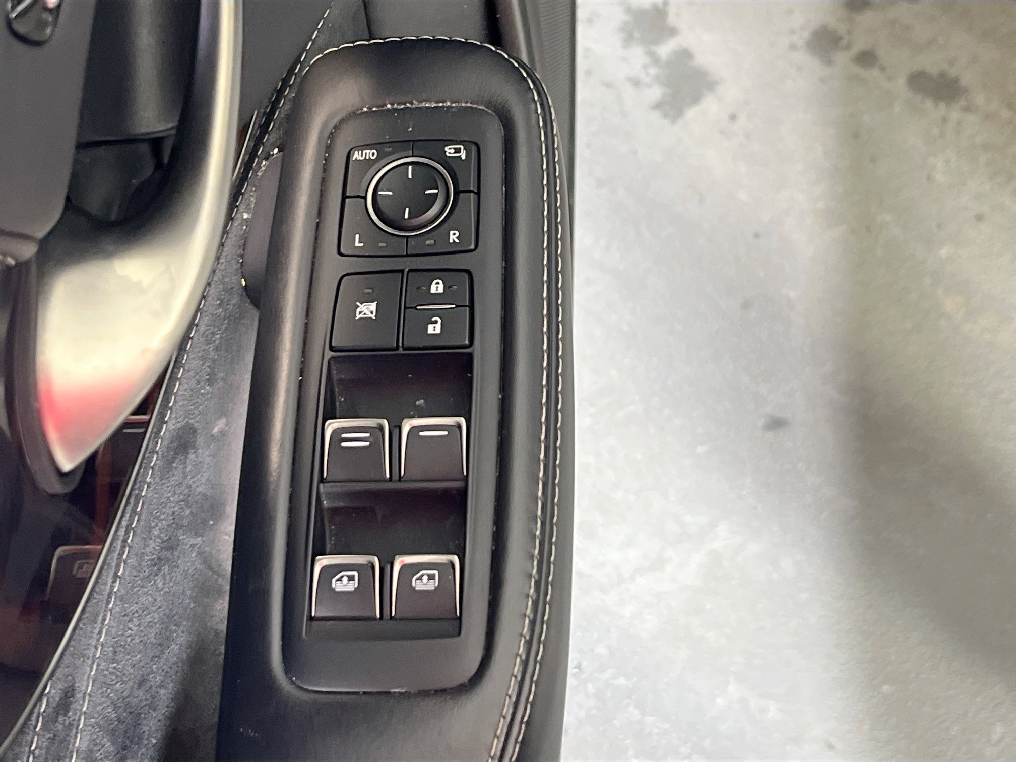 Used 2018 Lexus LS 500 AWD w/ Luxury Package image 18