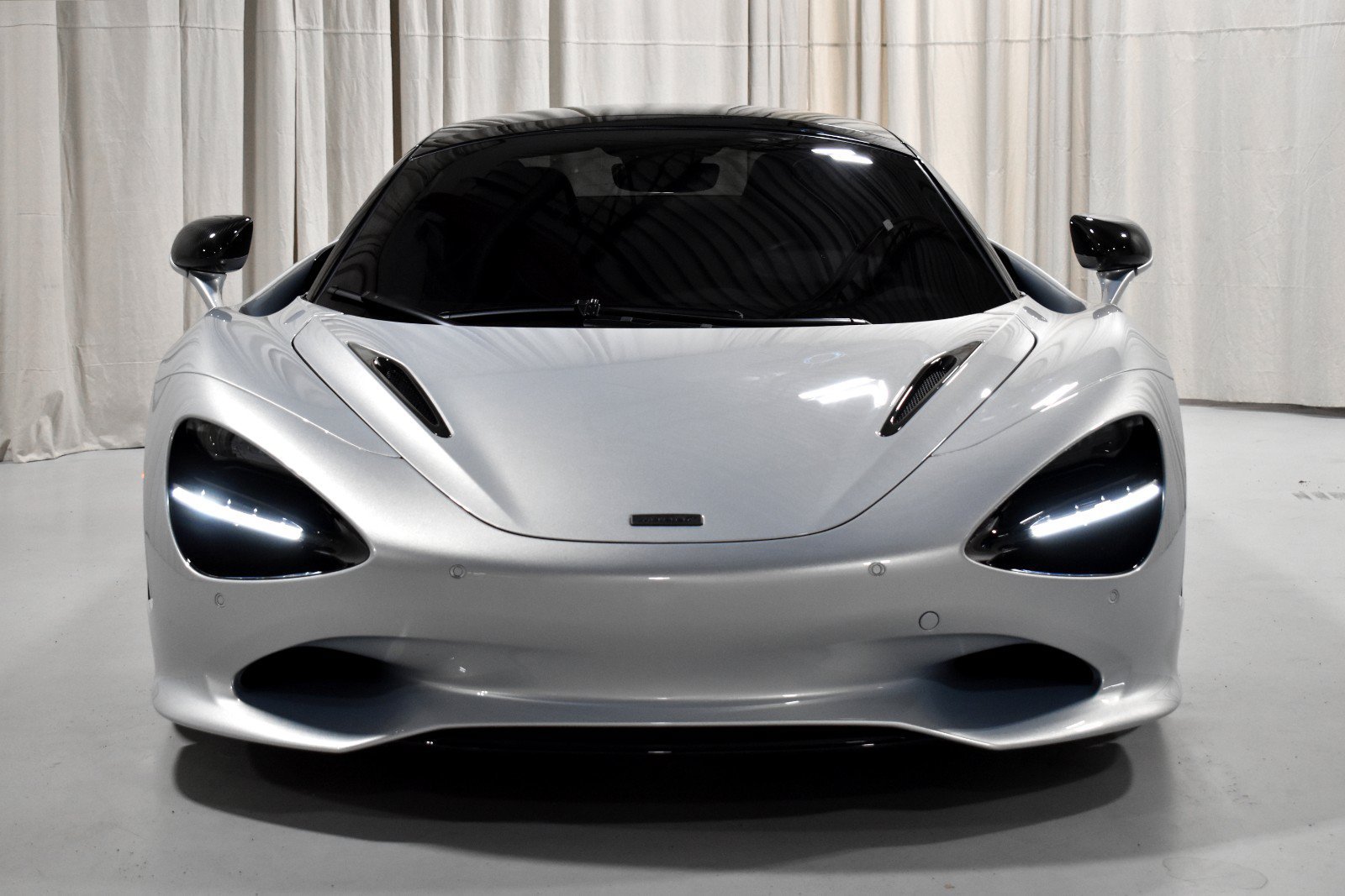 Used 2025 McLaren 750S Spider RWD image 2