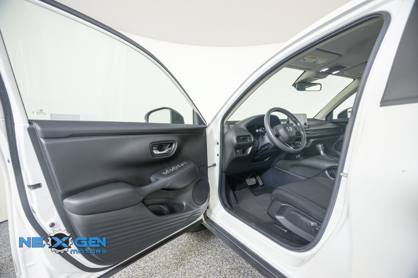 Used 2024 Honda HR-V LX image 12