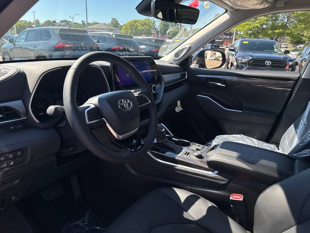 New 2026 Toyota Highlander Limited AWD/4WD image 13