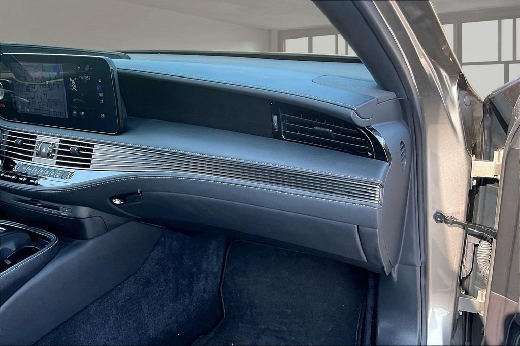 Used 2022 Lexus LS 500 w/ Accessory Package (Z2) RWD image 25