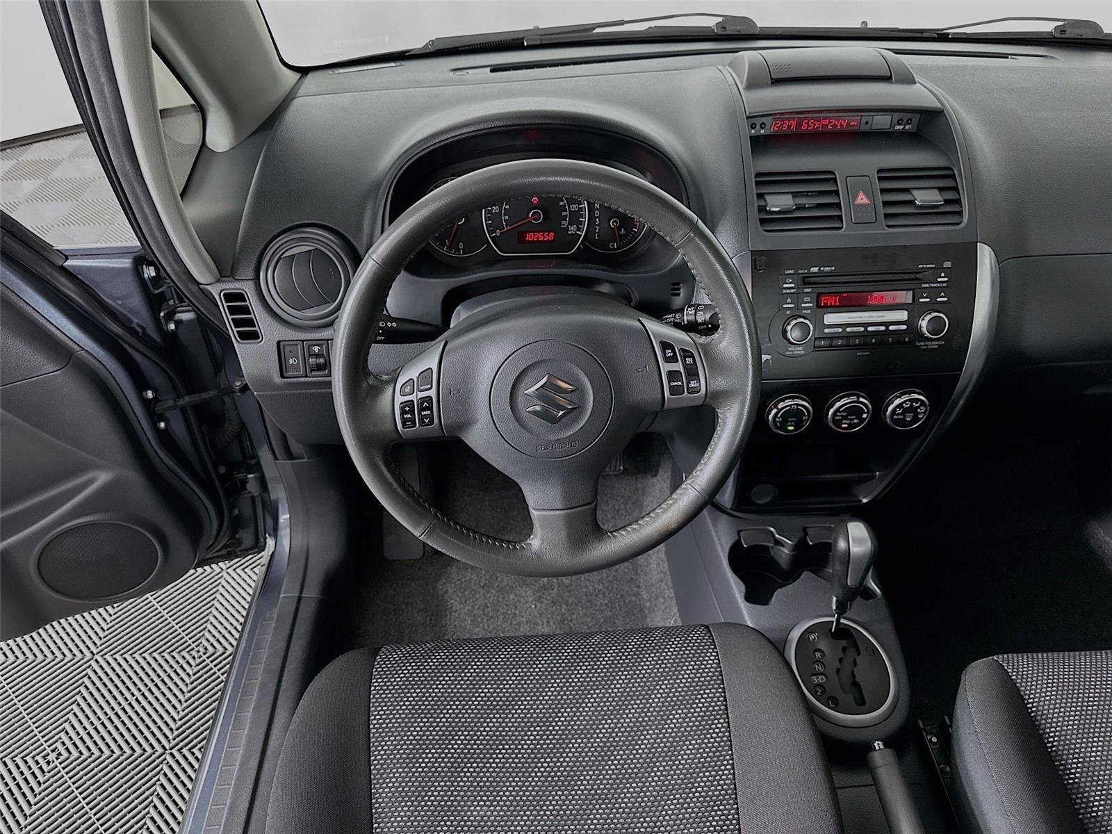 Used 2009 Suzuki SX4 AWD Hatchback w/ Touring Pkg image 2